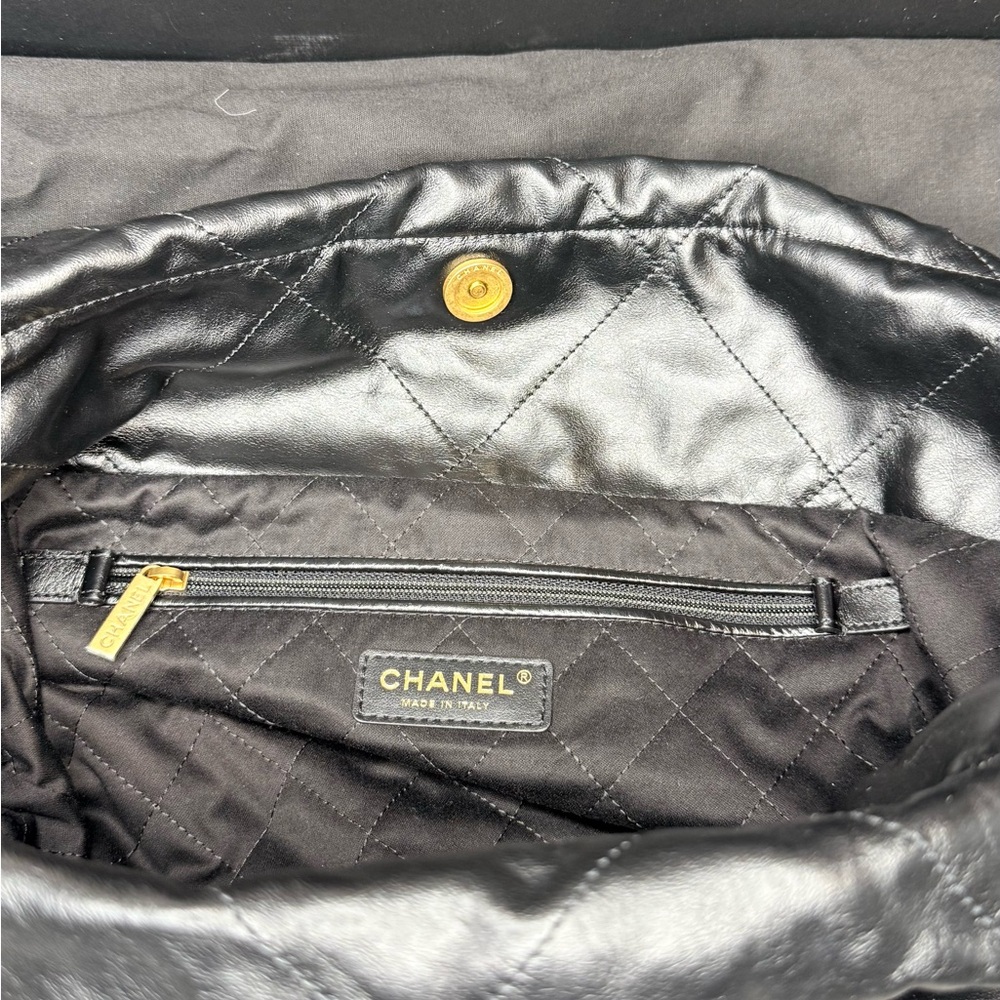 Authentic Chanel 22 Medium Hobo Bag all original paperwork included - Picture 7 of 9